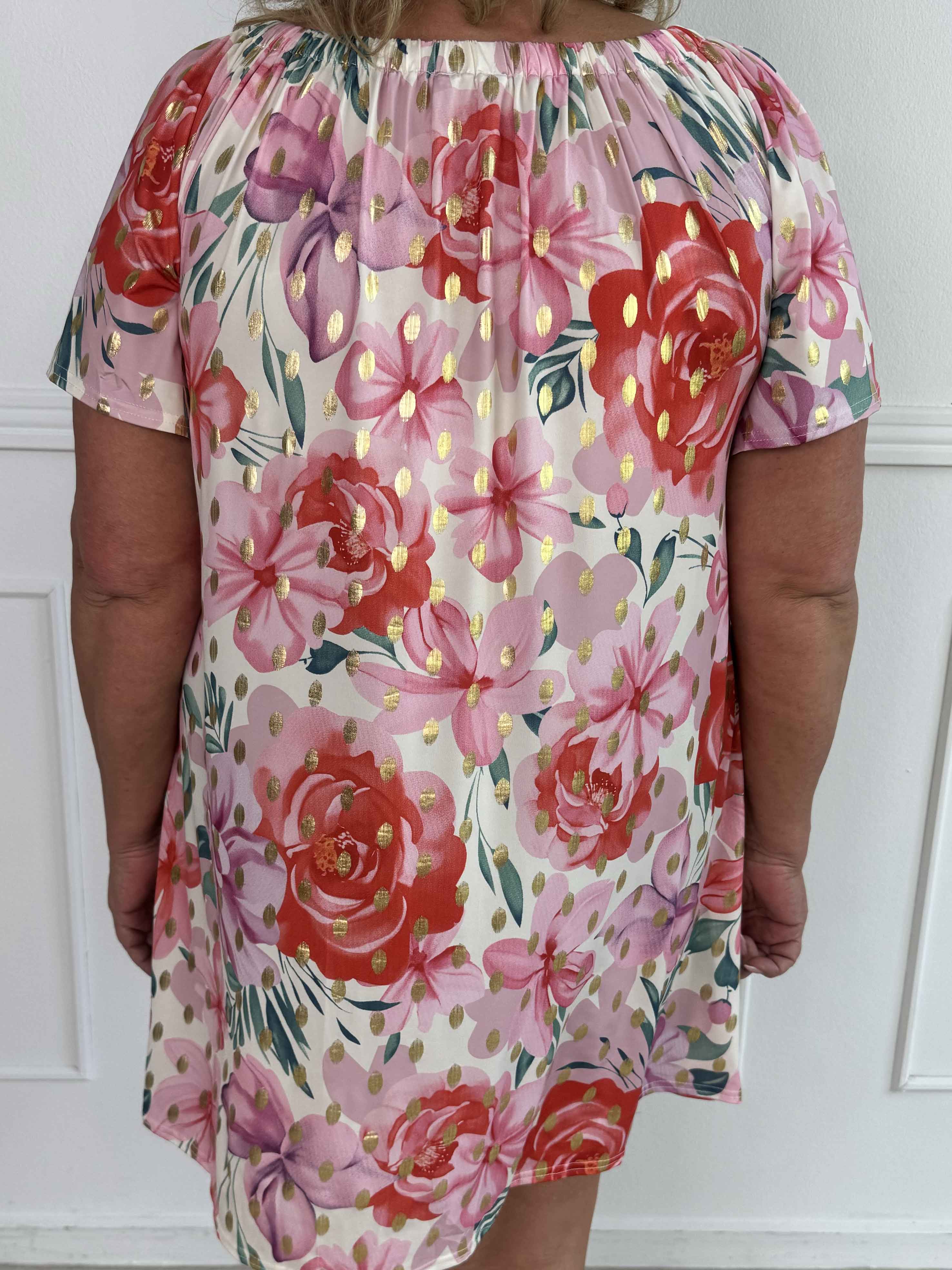 Sofia - Sød blomstret plus size kjole med elastikkant i udskæringen